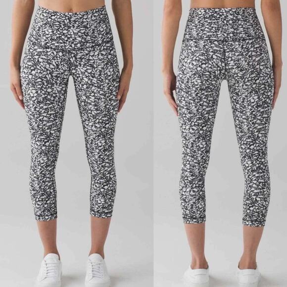 Lululemon Wunder Under Crop (Hi-Rise) (21") Ice Breaker White Black size 6 - Picture 1 of 7